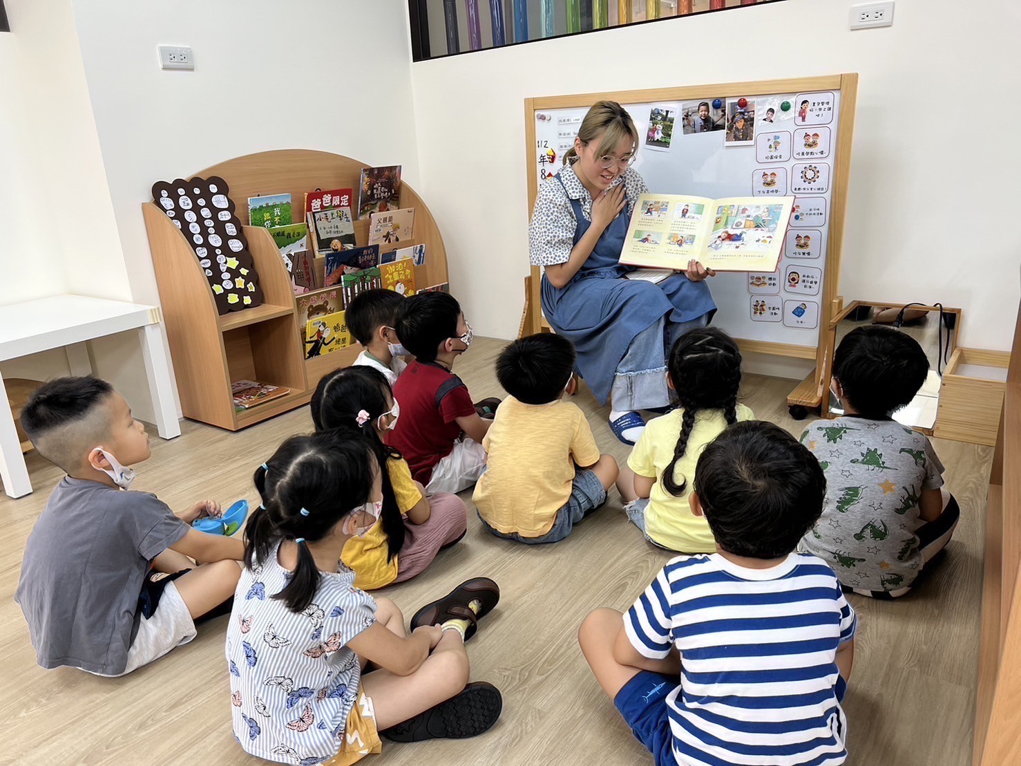 亞大幼教系校友謝嘉芳，今年考上宜蘭系公立托兒所教師。