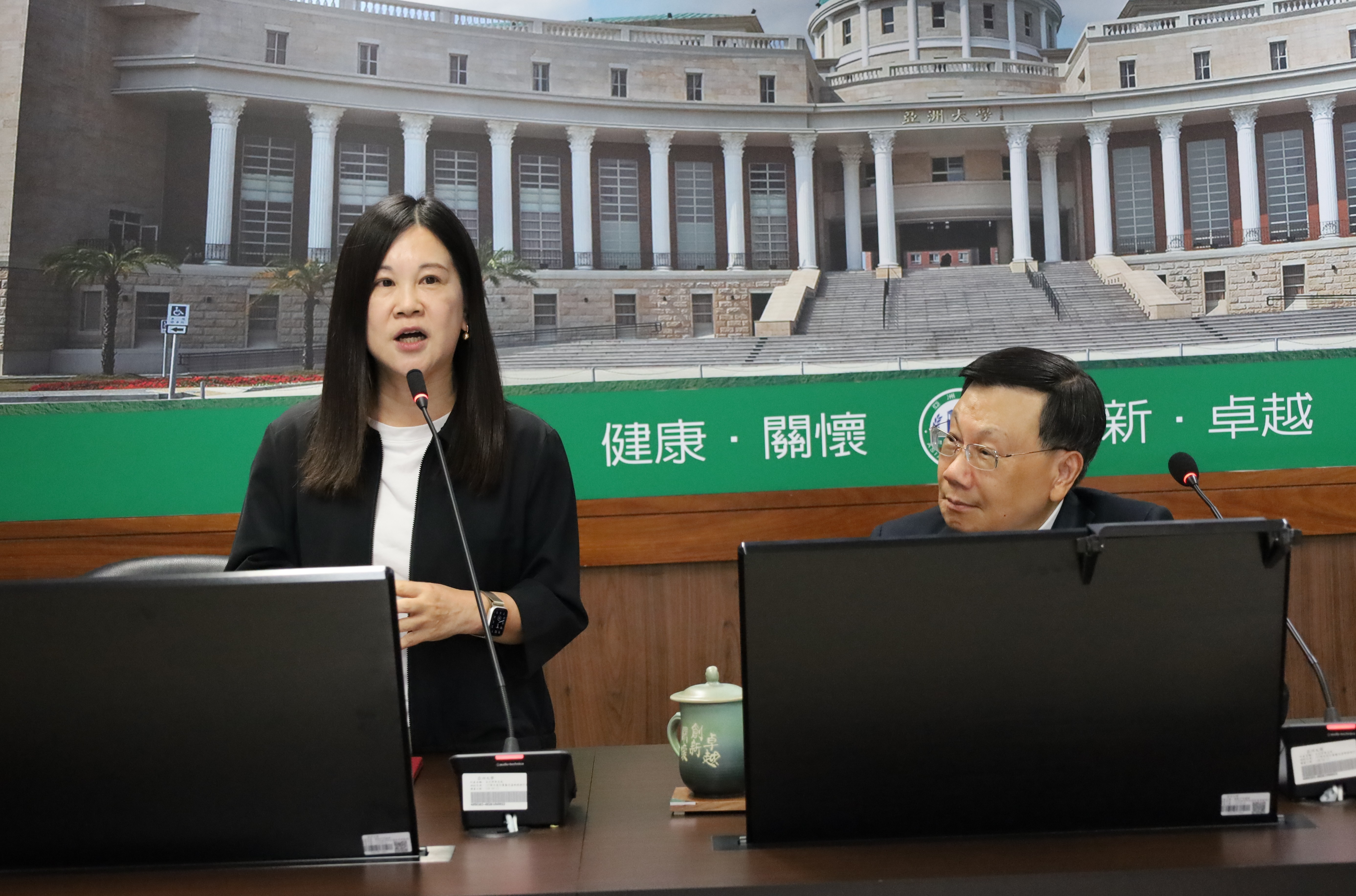 104人力銀行副總經理張寶玲說，亞大追求卓越，雙方合作相信能為社會帶來貢獻、影響力。